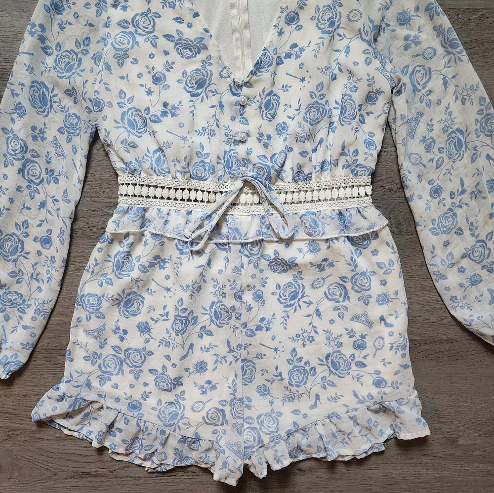 Disney Princess Junior's Cinderella Floral Long Sleeve V-Neck Romper Medium M